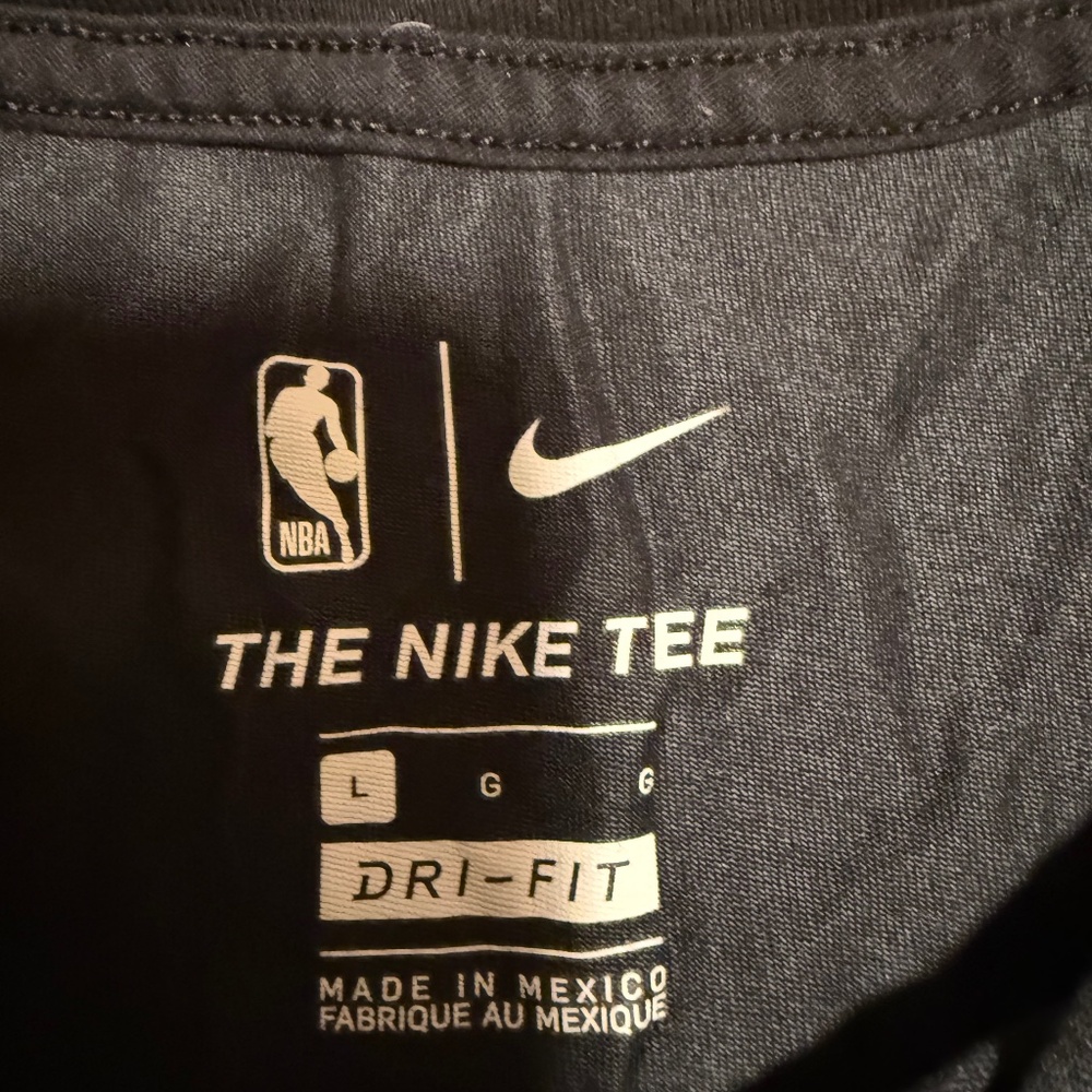 Nike, Philadelphia 76's basketball Tee